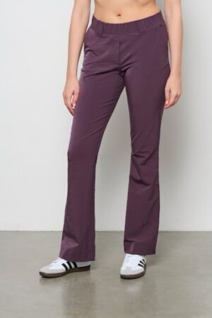 Penelope Flare broek Bordeaux - &Co Woman